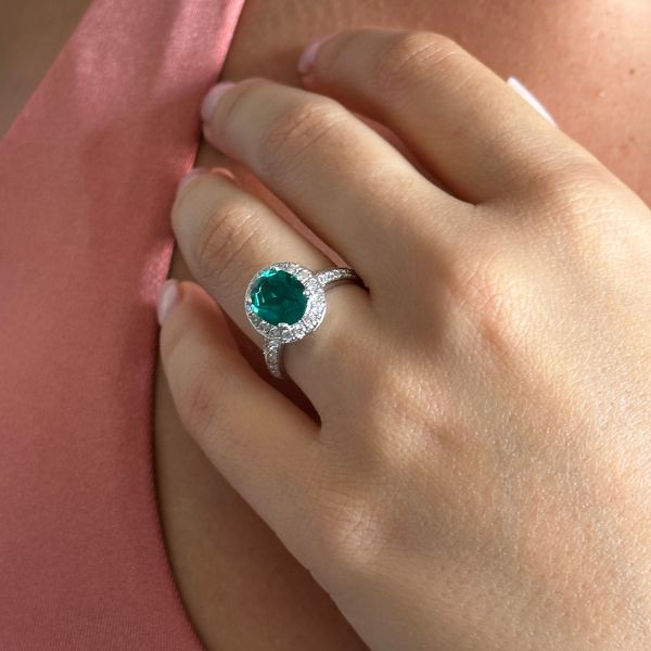 emerald and diamond ring